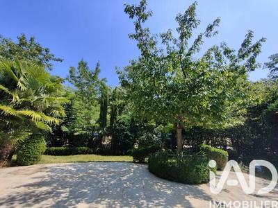 Maison - 207 m² - 6 pièces