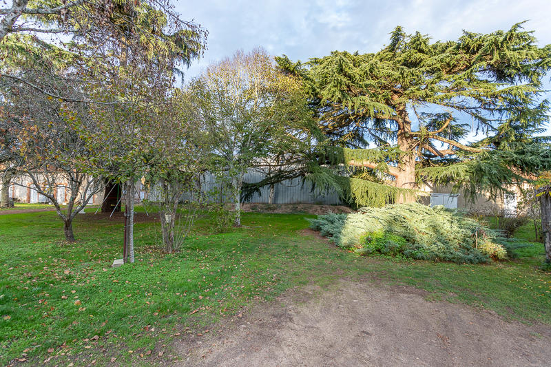 Propriété - 250 m² - 9 pièces