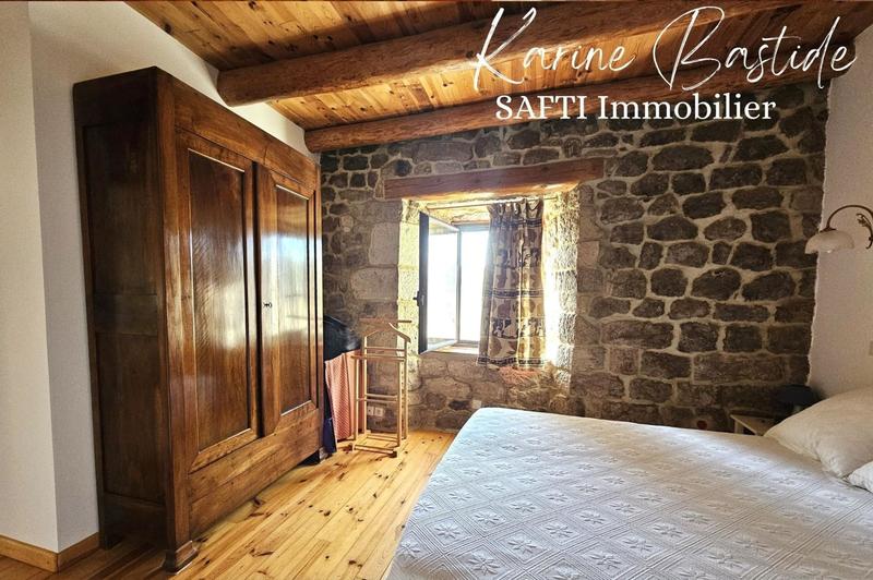 Maison - 225 m² - 14 pièces