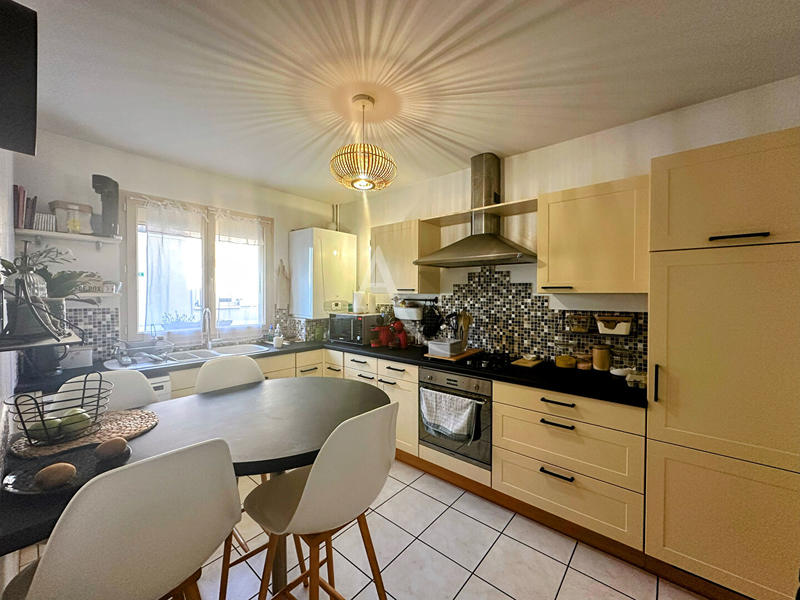 Maison - 111 m² - 4 pièces