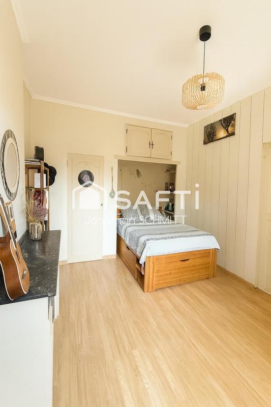 Maison - 231 m² - 7 pièces