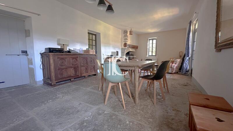 Maison - 208 m² - 8 pièces