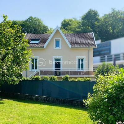 Maison - 147 m² - 6 pièces