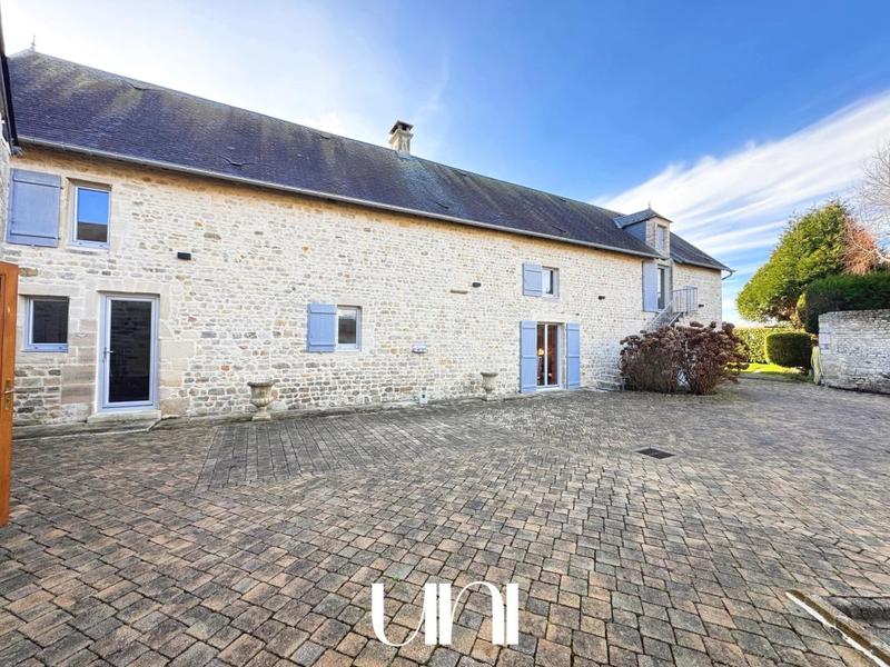 Maison - 220 m² - 5 pièces