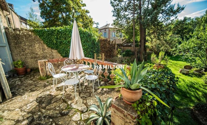 Propriété - 378 m² - 10 pièces