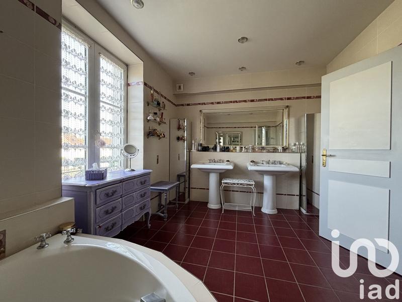 Maison - 455 m² - 12 pièces