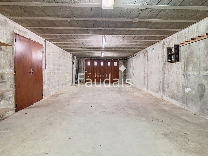 Maison - 217 m² - 7 pièces