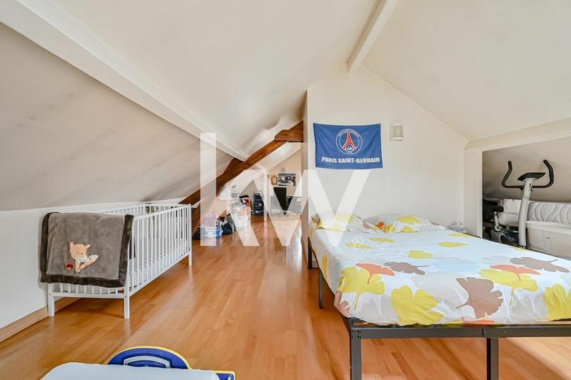 Maison - 230 m² - 8 pièces