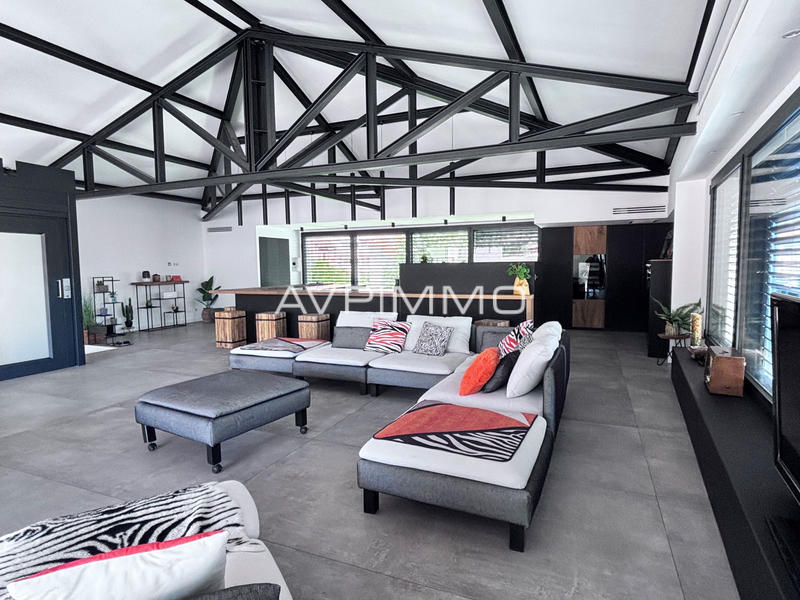 Villa - 415 m² - 6 pièces