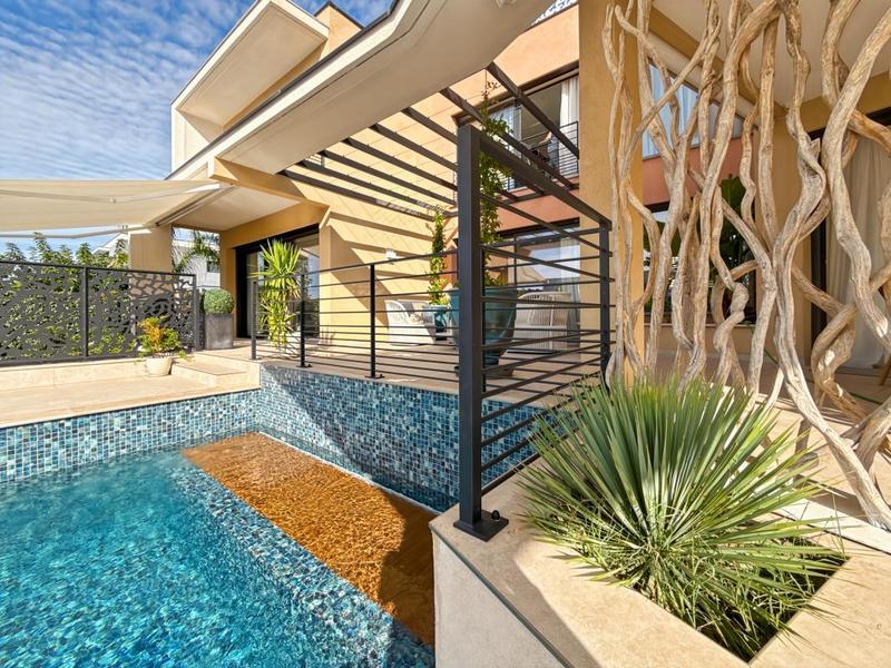 Maison - 311 m² - 5 pièces