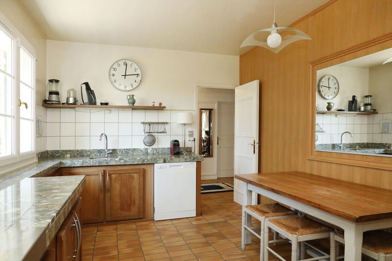 Maison - 228 m² - 12 pièces