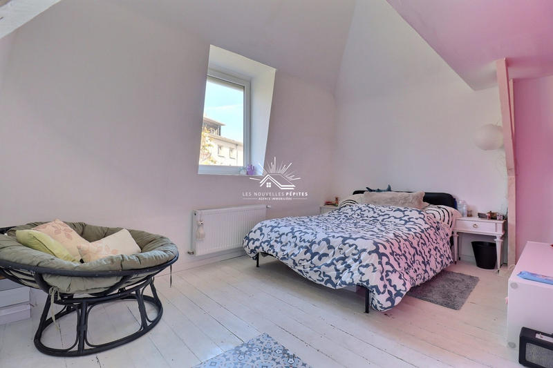 Maison - 240 m² - 10 pièces