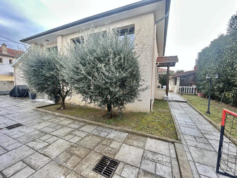 Maison - 182 m² - 7 pièces