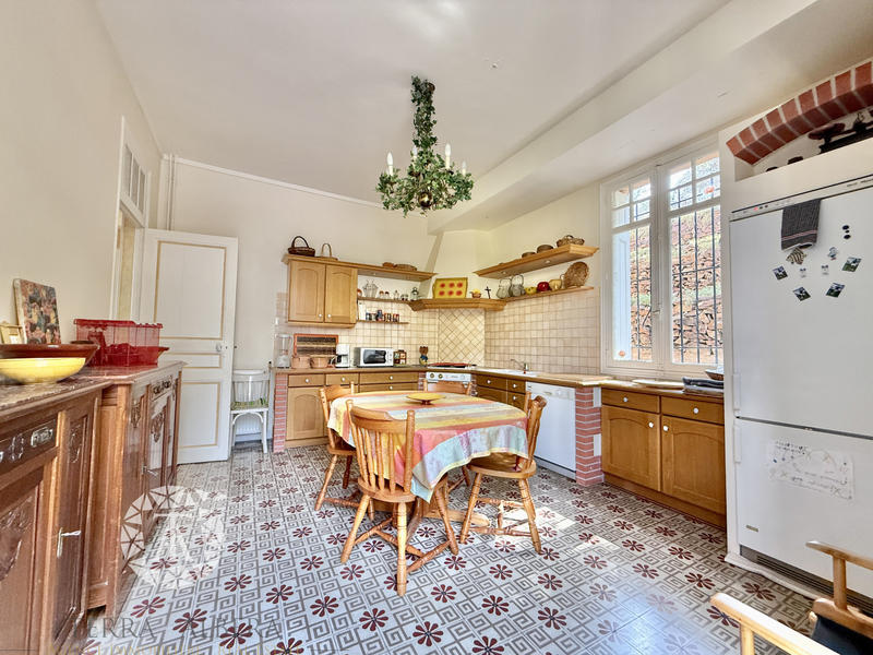 Villa - 219 m² - 10 pièces