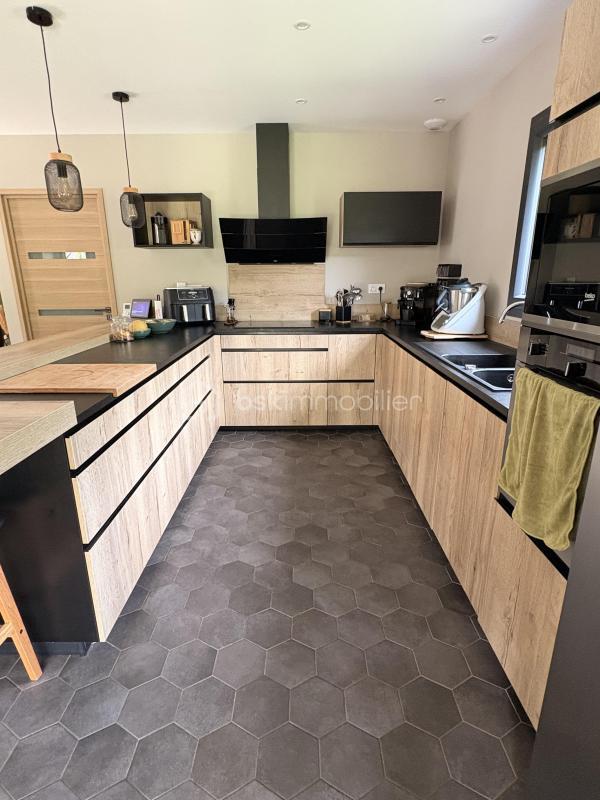 Pavillon - 180 m² - 8 pièces