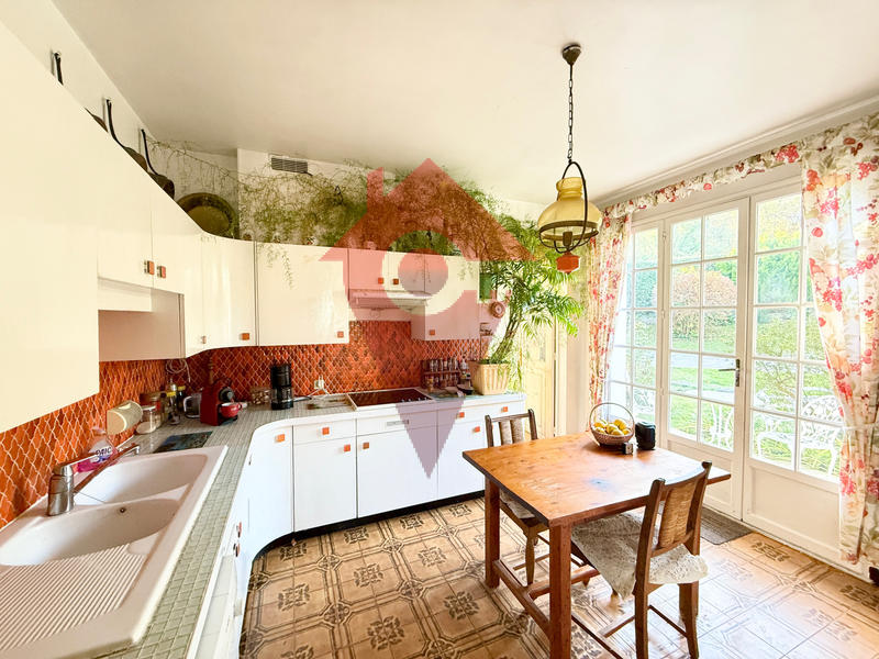 Maison - 240 m² - 9 pièces