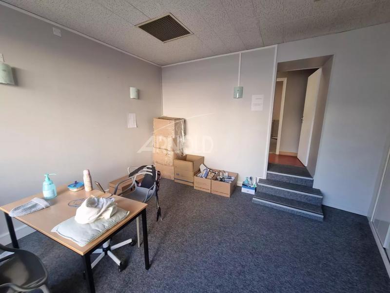 Local commercial - 107 m² - 6 pièces