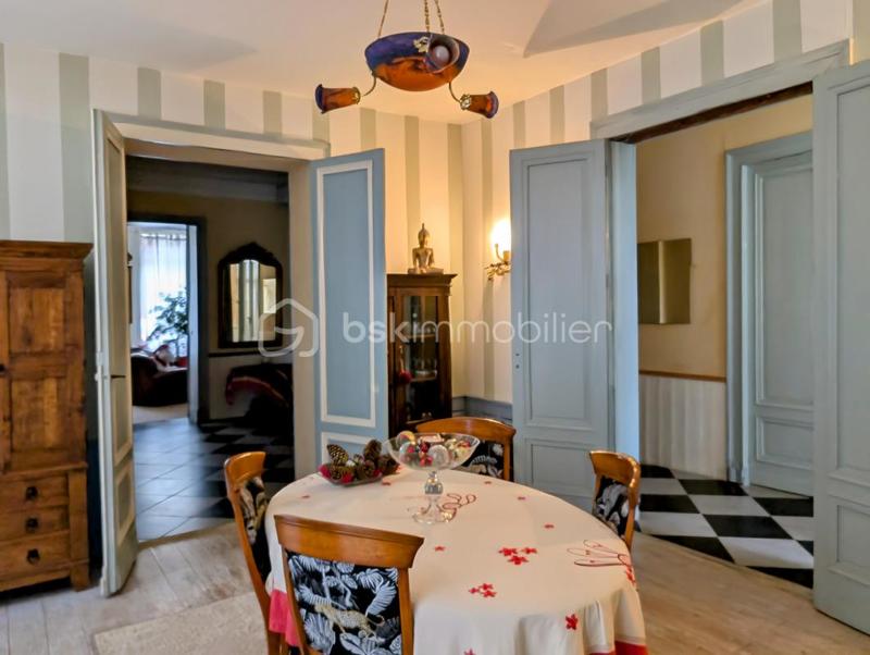 Maison bourgeoise - 250 m² - 8 pièces
