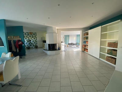 Maison - 219 m² - 8 pièces