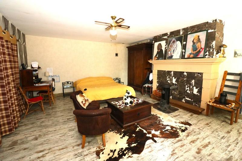 Propriété - 220 m² - 9 pièces