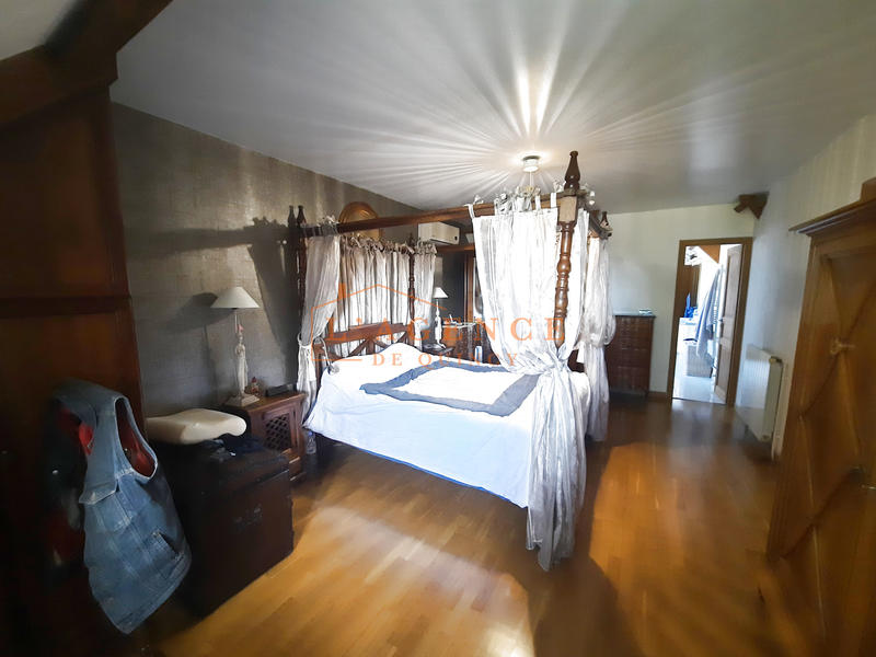 Propriété - 245 m² - 8 pièces