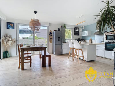 Maison - 99 m² - 5 pièces