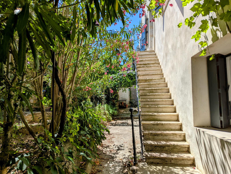 Propriété - 300 m² - 9 pièces