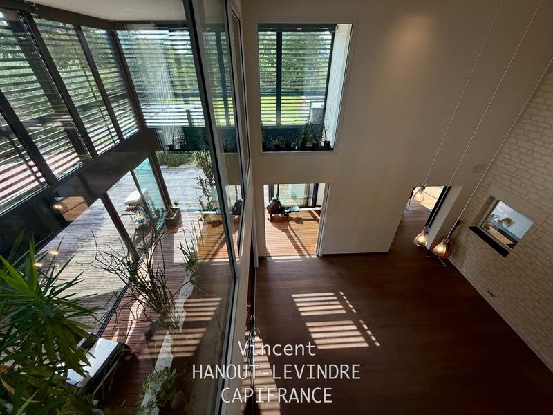 Maison - 245 m² - 9 pièces