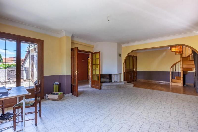 Maison - 215 m² - 9 pièces