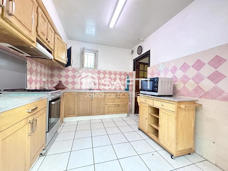 Maison - 211 m² - 11 pièces