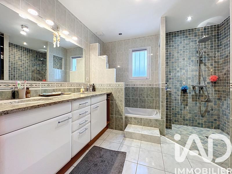 Maison - 141 m² - 5 pièces