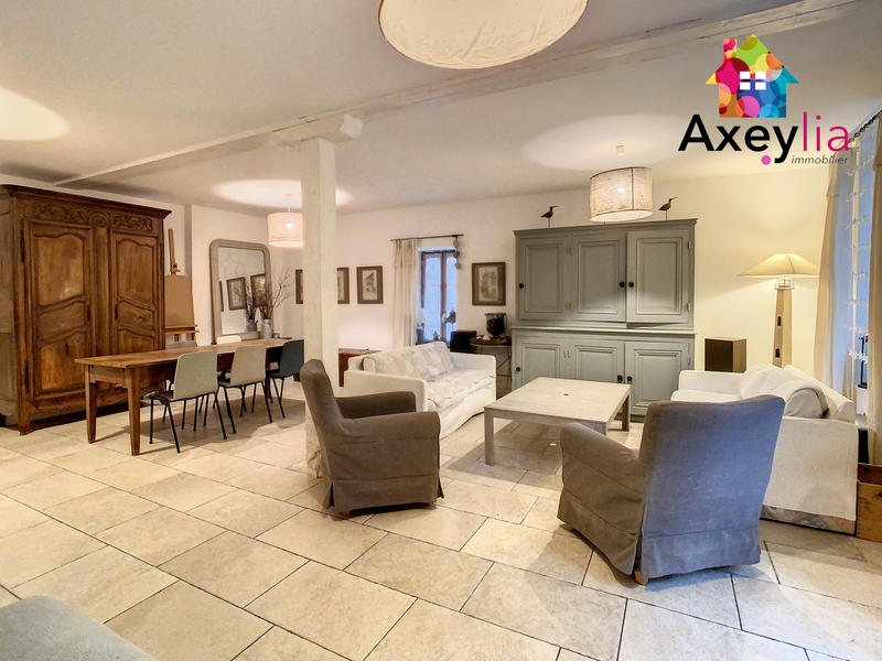 Maison - 258 m² - 12 pièces