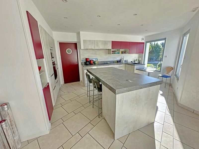 Villa - 241 m² - 8 pièces