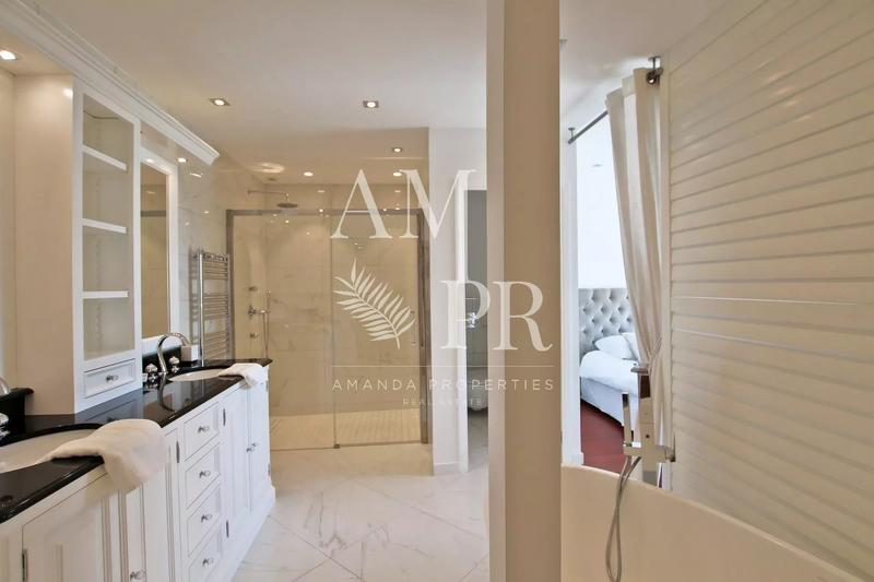 Villa - 230 m² - 8 pièces