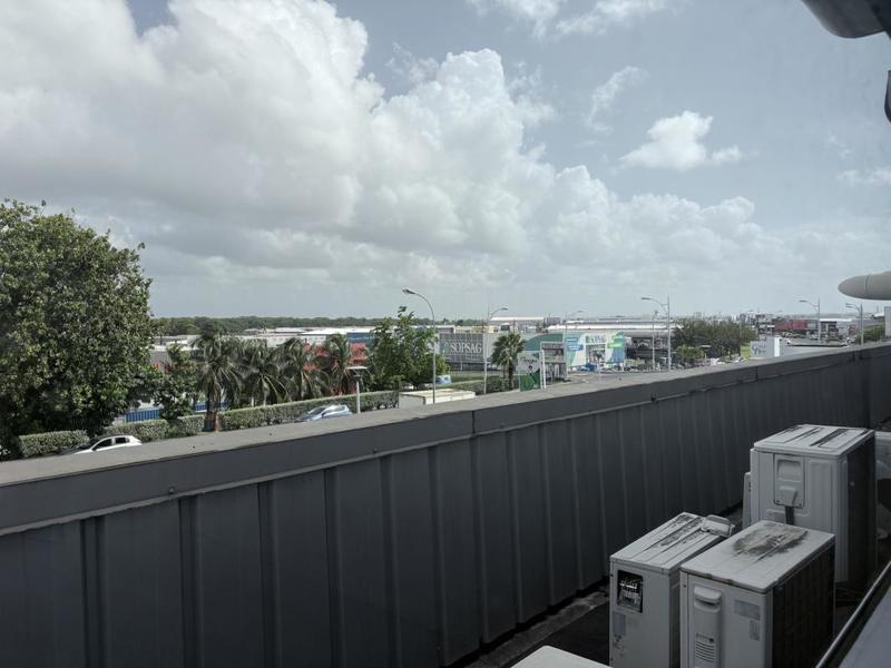 Local commercial - 111 m² - 4 pièces