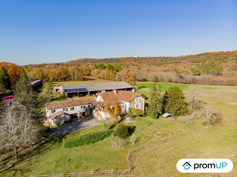 Maison - 260 m² - 6 pièces