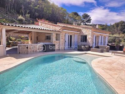 Propriété - 240 m² - 6 pièces