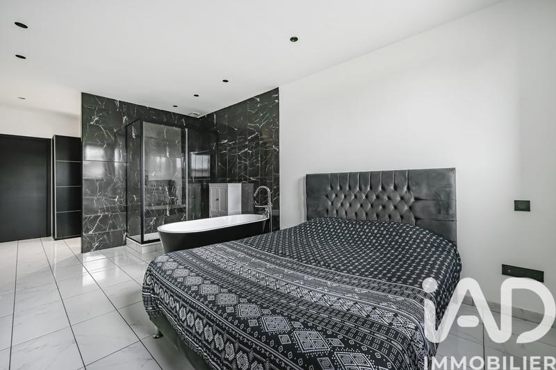 Appartement - 182 m² - 7 pièces