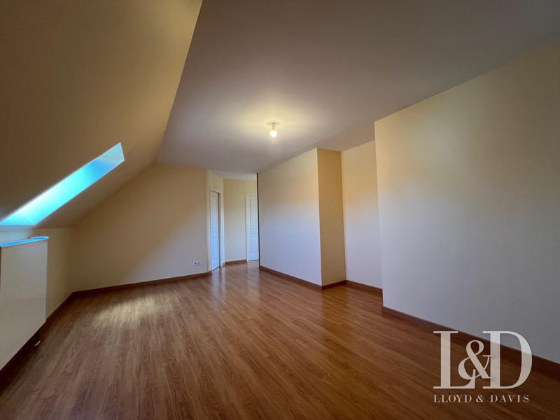 Maison - 204 m² - 7 pièces