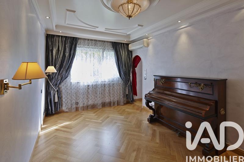 Maison - 296 m² - 10 pièces