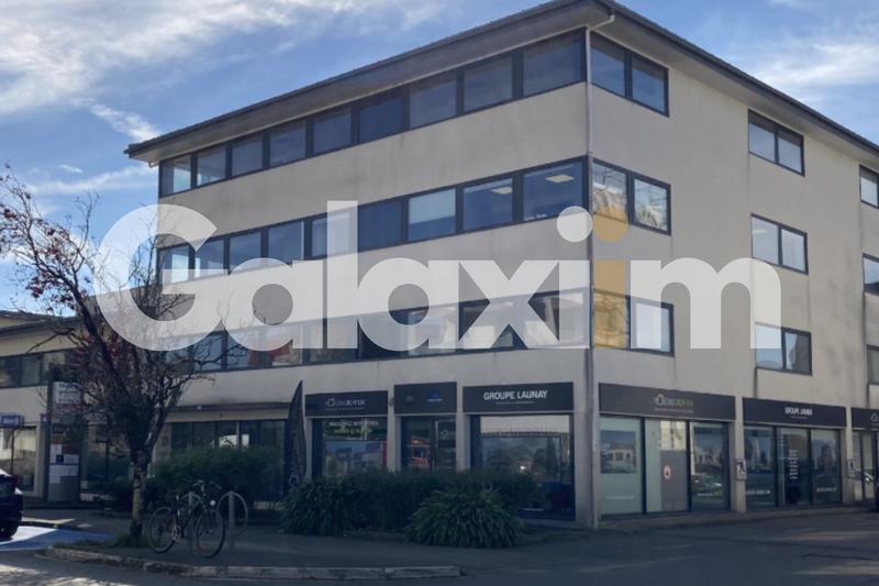 Bureau - 109 m² - 6 pièces