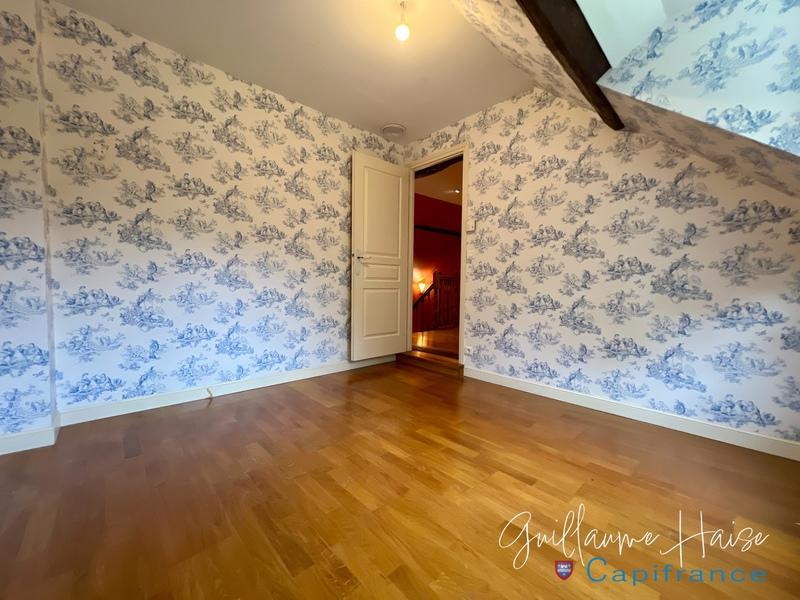 Propriété - 248 m² - 6 pièces