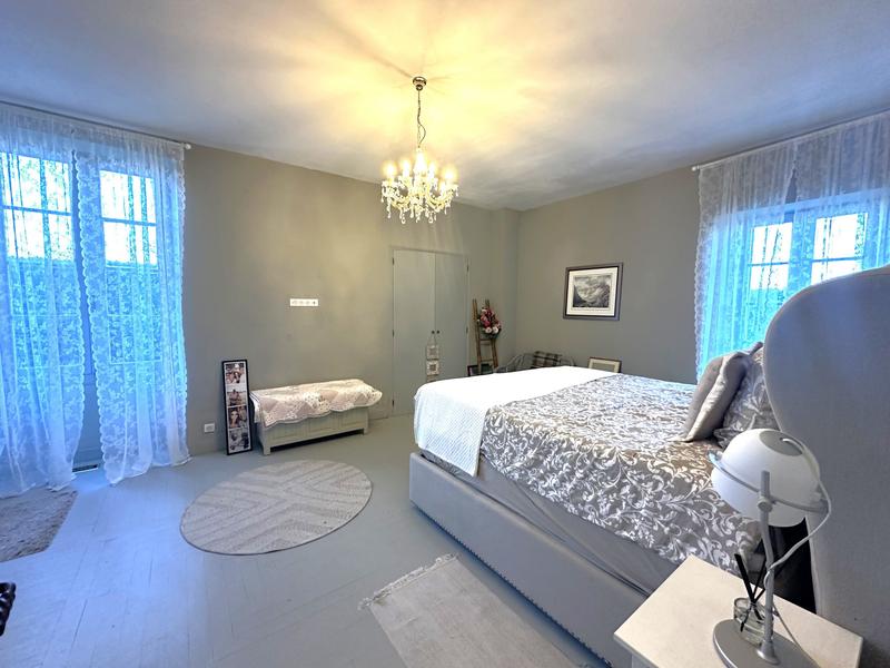 Maison - 298 m² - 8 pièces