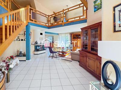 Maison - 208 m² - 7 pièces