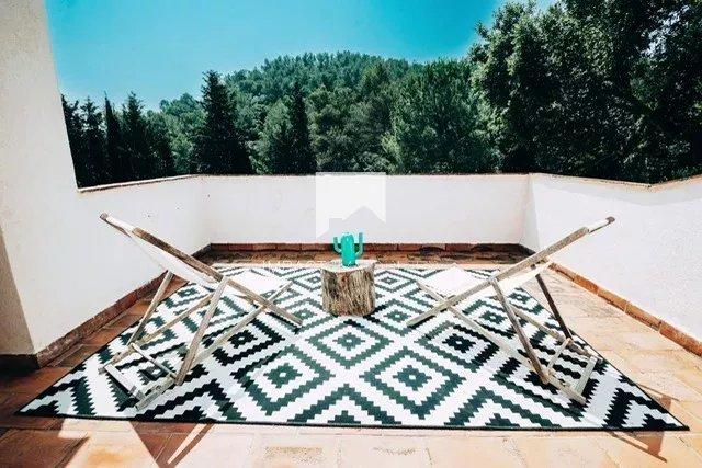 Maison - 240 m² - 7 pièces