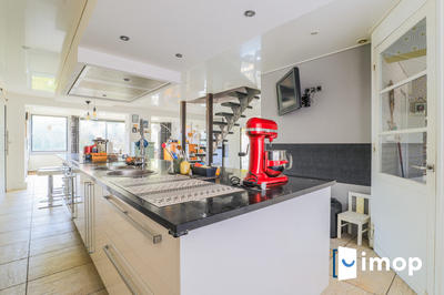 Maison - 180 m² - 7 pièces