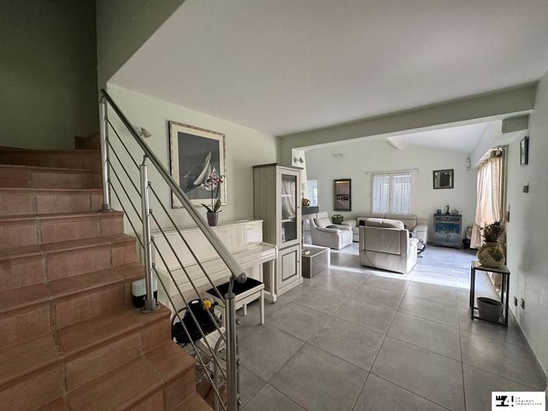 Maison traditionnelle - 157 m² - 4 pièces