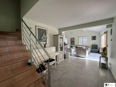 Maison traditionnelle - 157 m² - 4 pièces