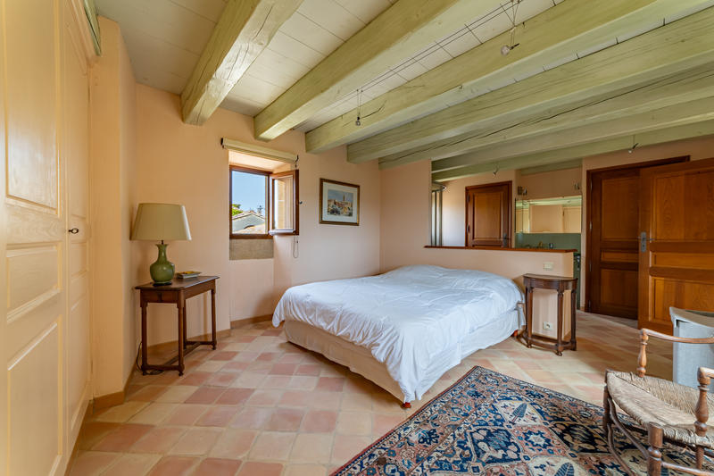 Maison - 215 m² - 8 pièces