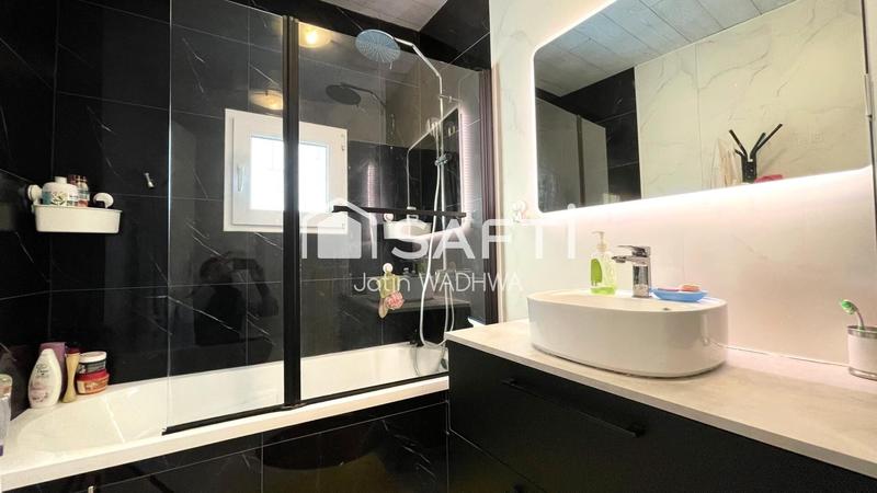 Maison - 198 m² - 8 pièces